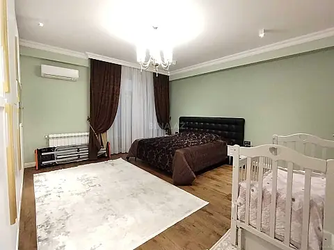 Satılır 4 otaqlı mənzil 160 m²