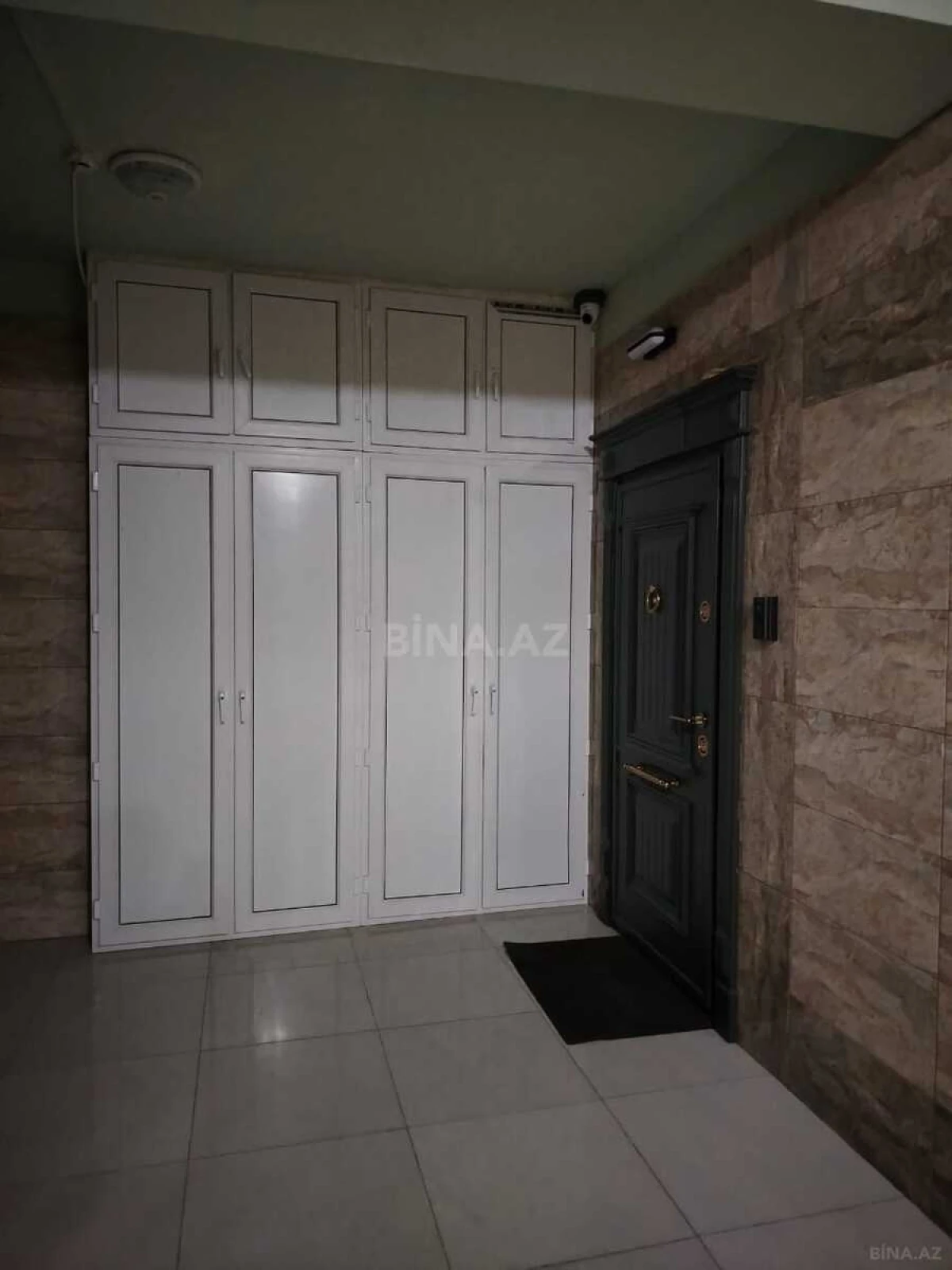 Satılır 4 otaqlı mənzil 160 m²