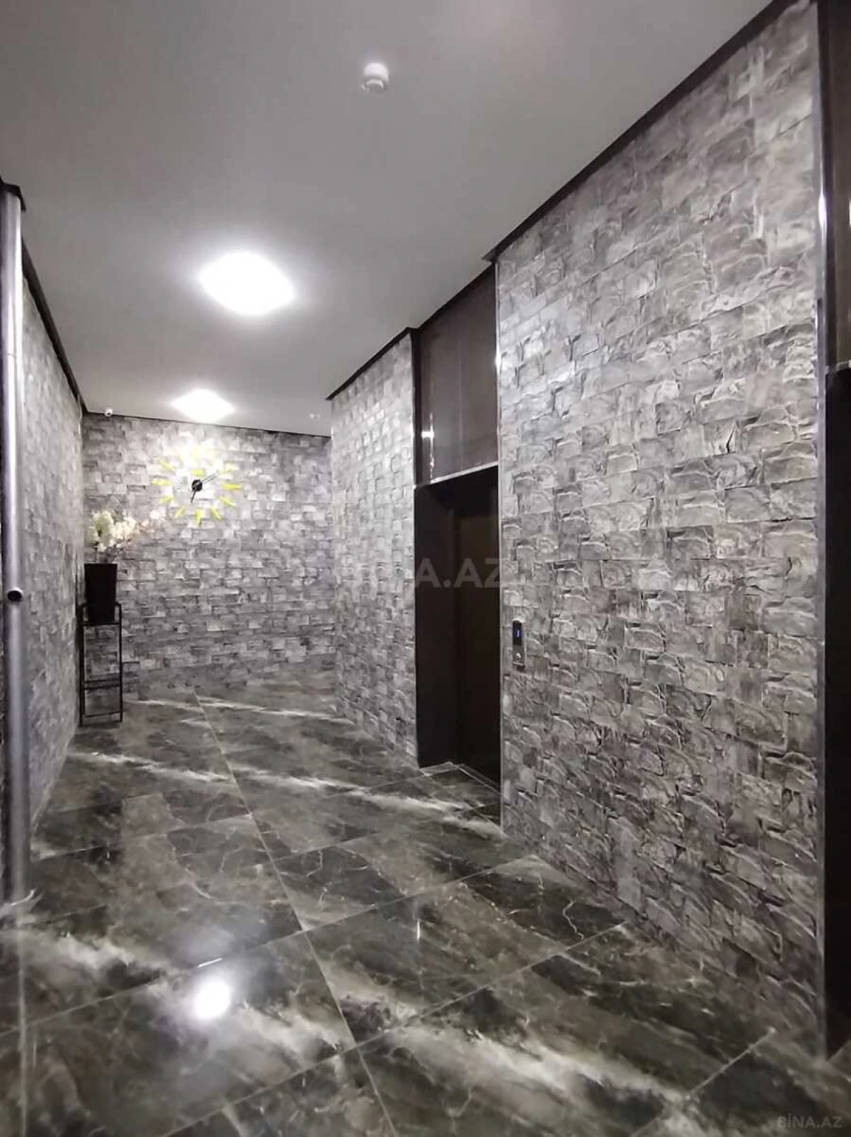 Satılır 4 otaqlı mənzil 160 m²