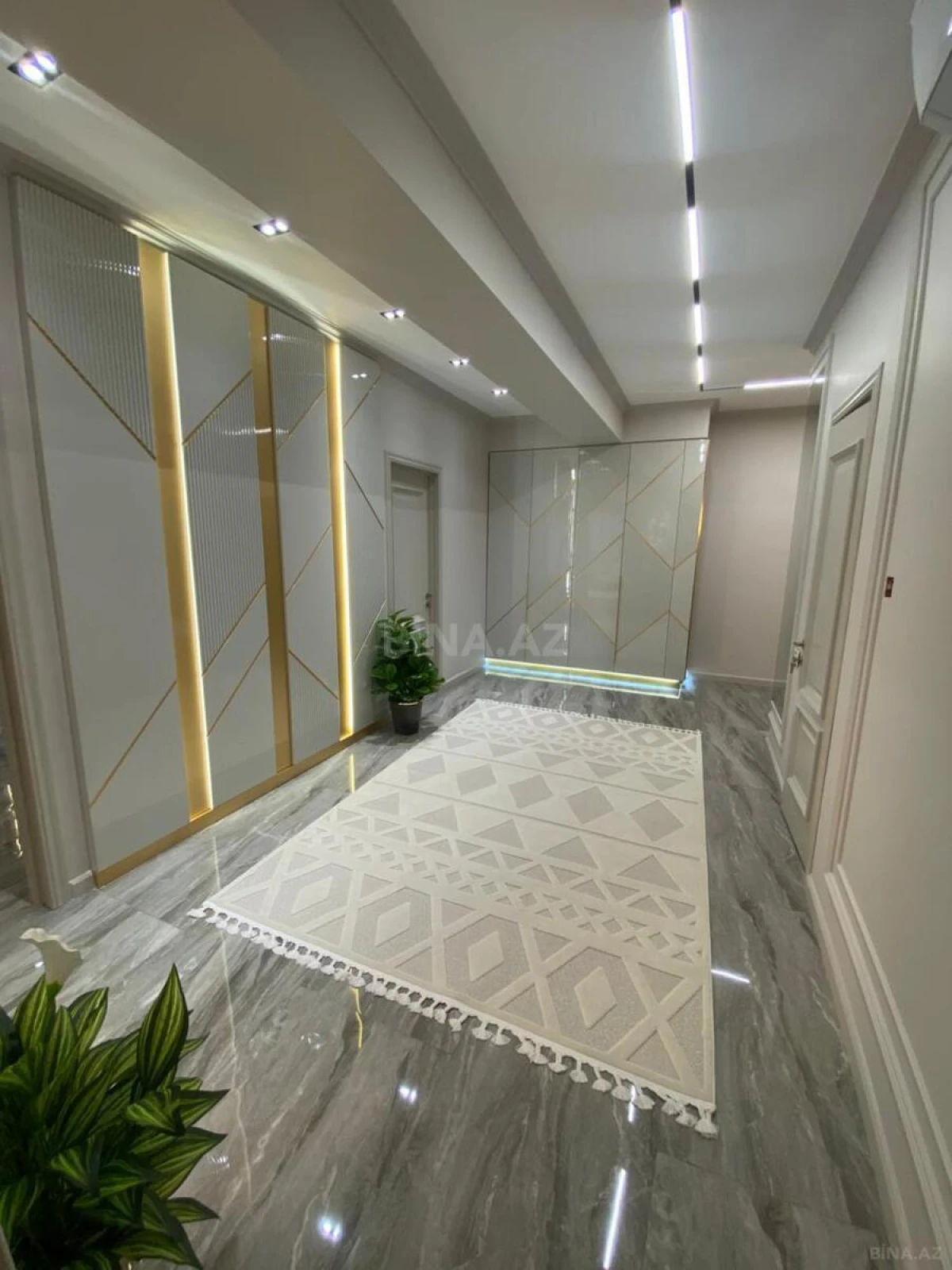 Satılır 3 otaqlı mənzil 128 m²