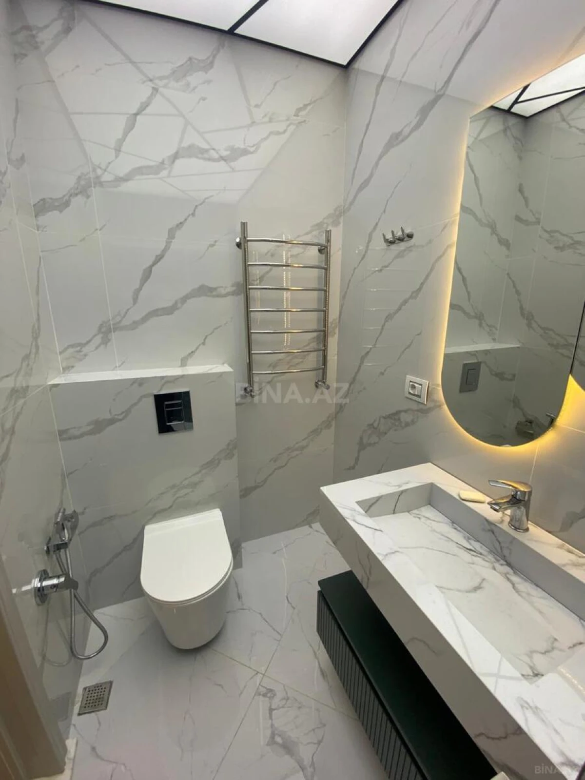 Satılır 3 otaqlı mənzil 128 m²