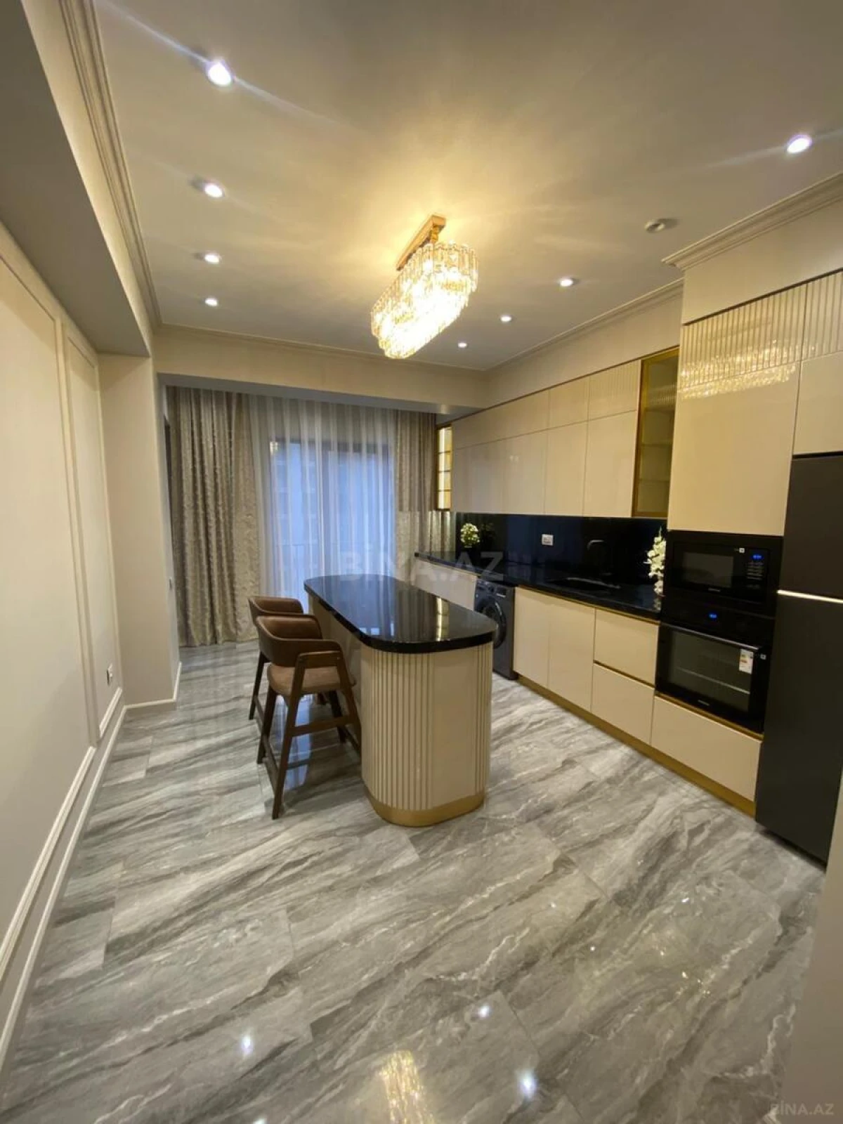Satılır 3 otaqlı mənzil 128 m²