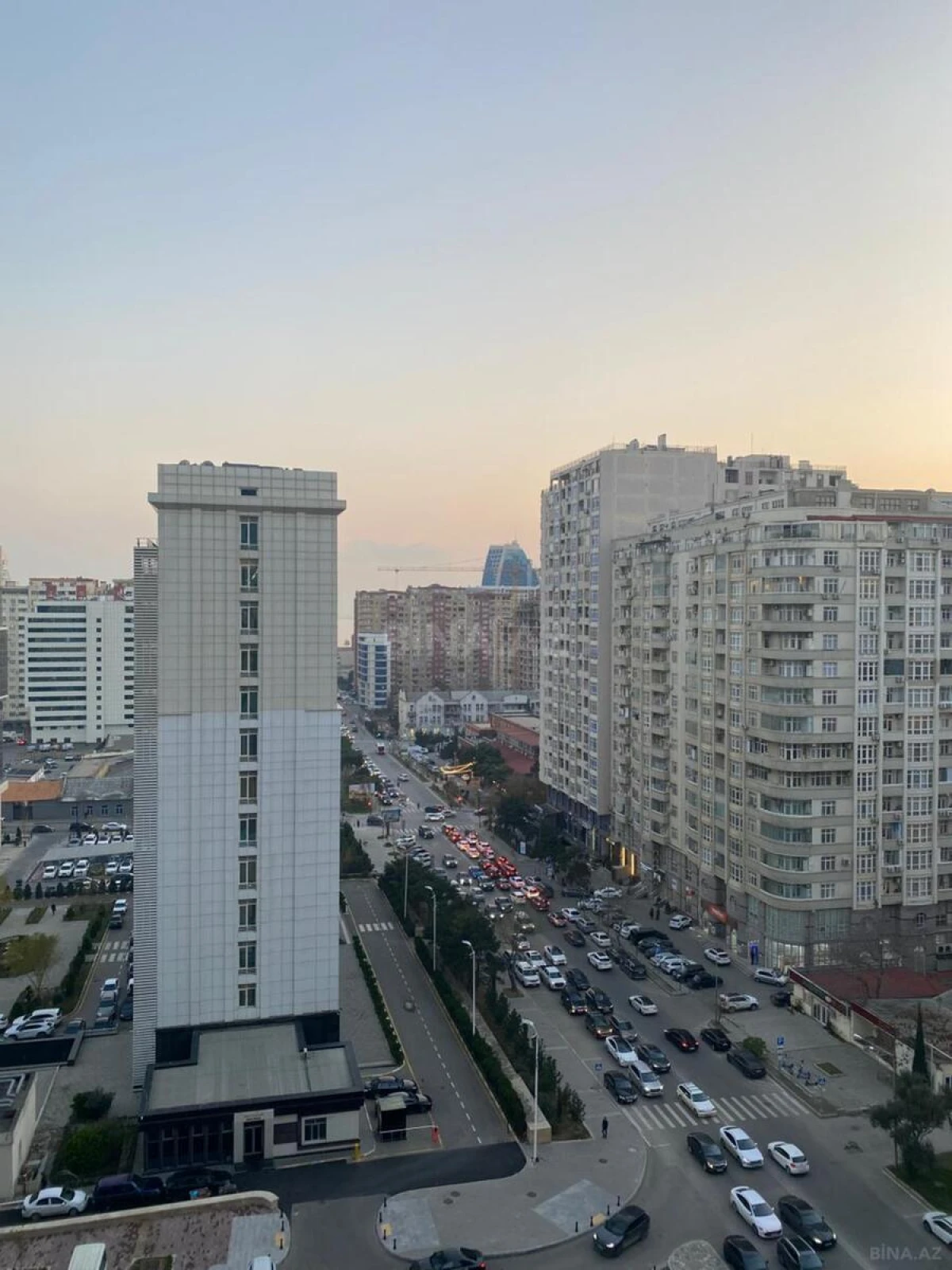 Satılır 3 otaqlı mənzil 128 m²