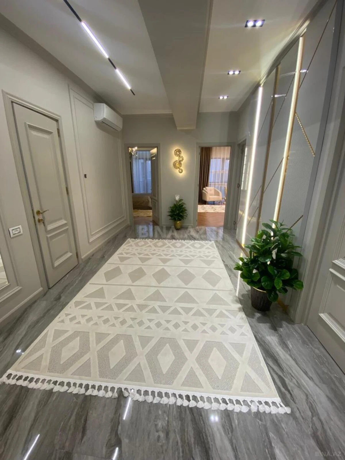 Satılır 3 otaqlı mənzil 128 m²