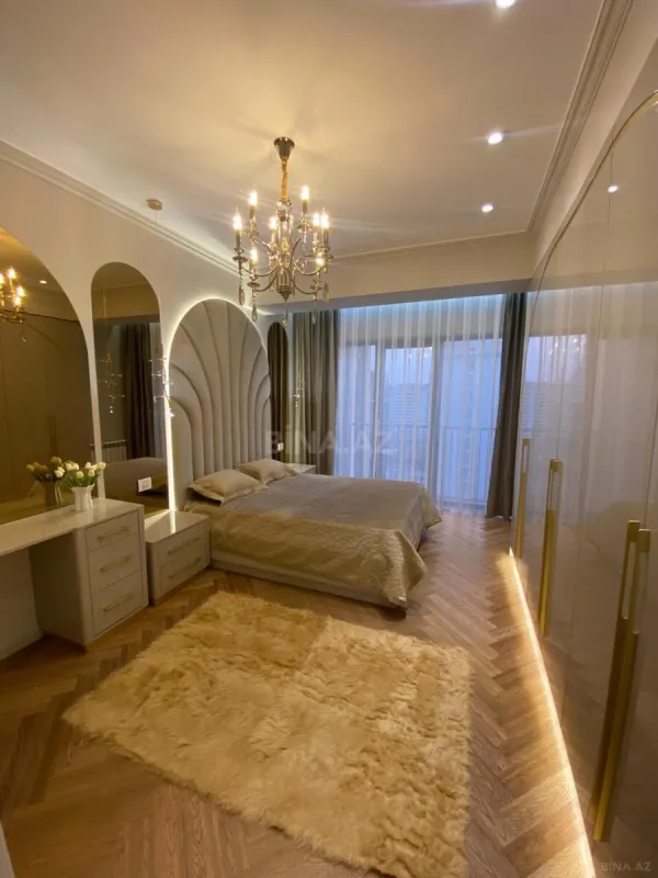 Satılır 3 otaqlı mənzil 128 m²