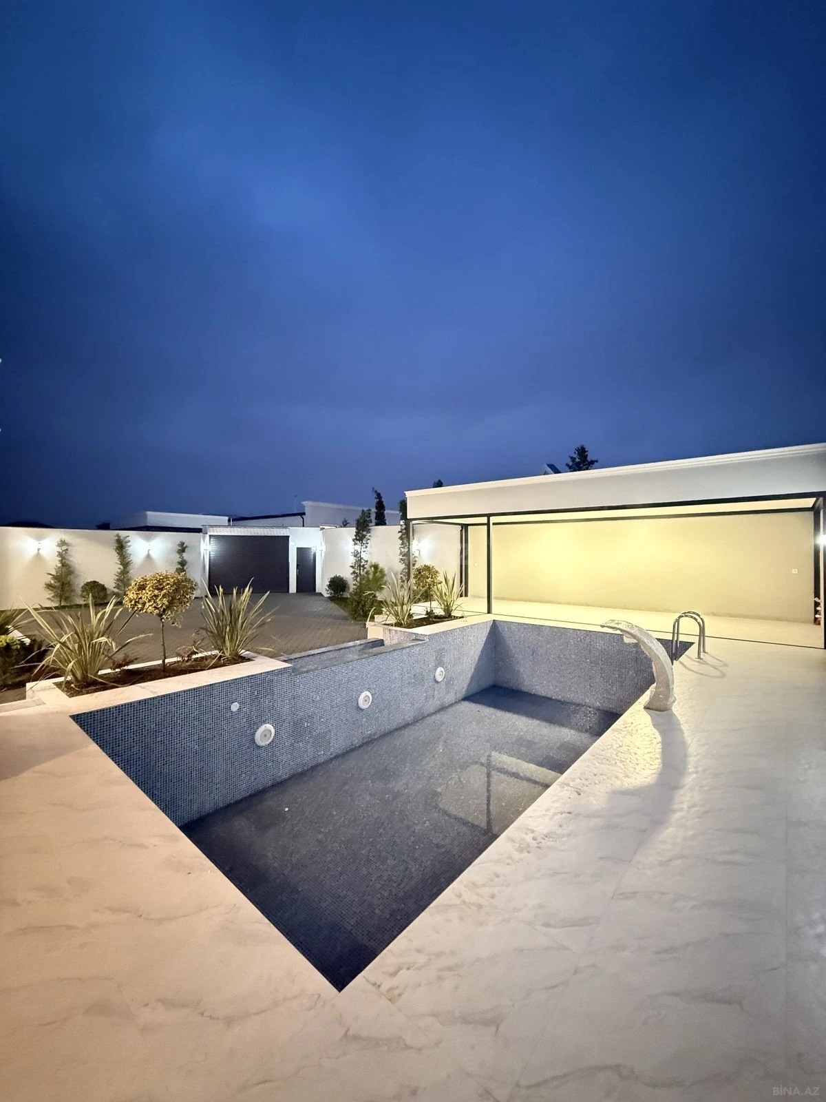 Satılır 5 otaqlı həyət evi 260 m²