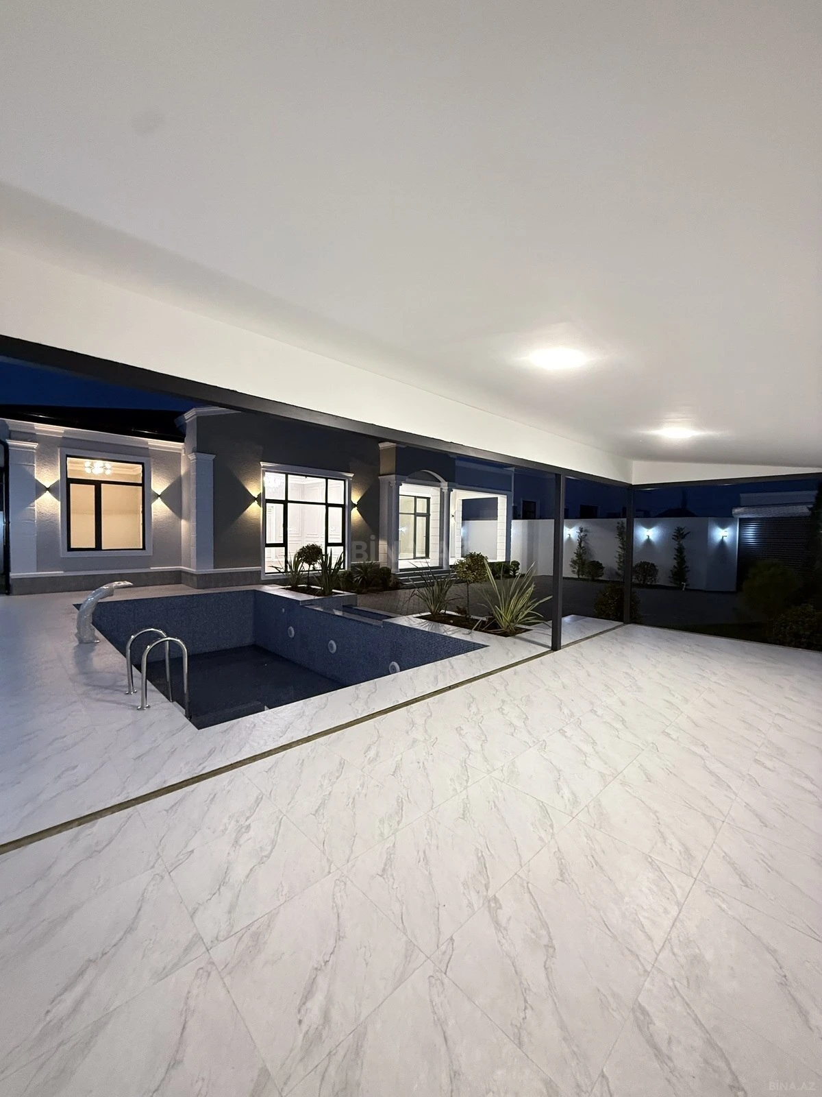 Satılır 5 otaqlı həyət evi 260 m²