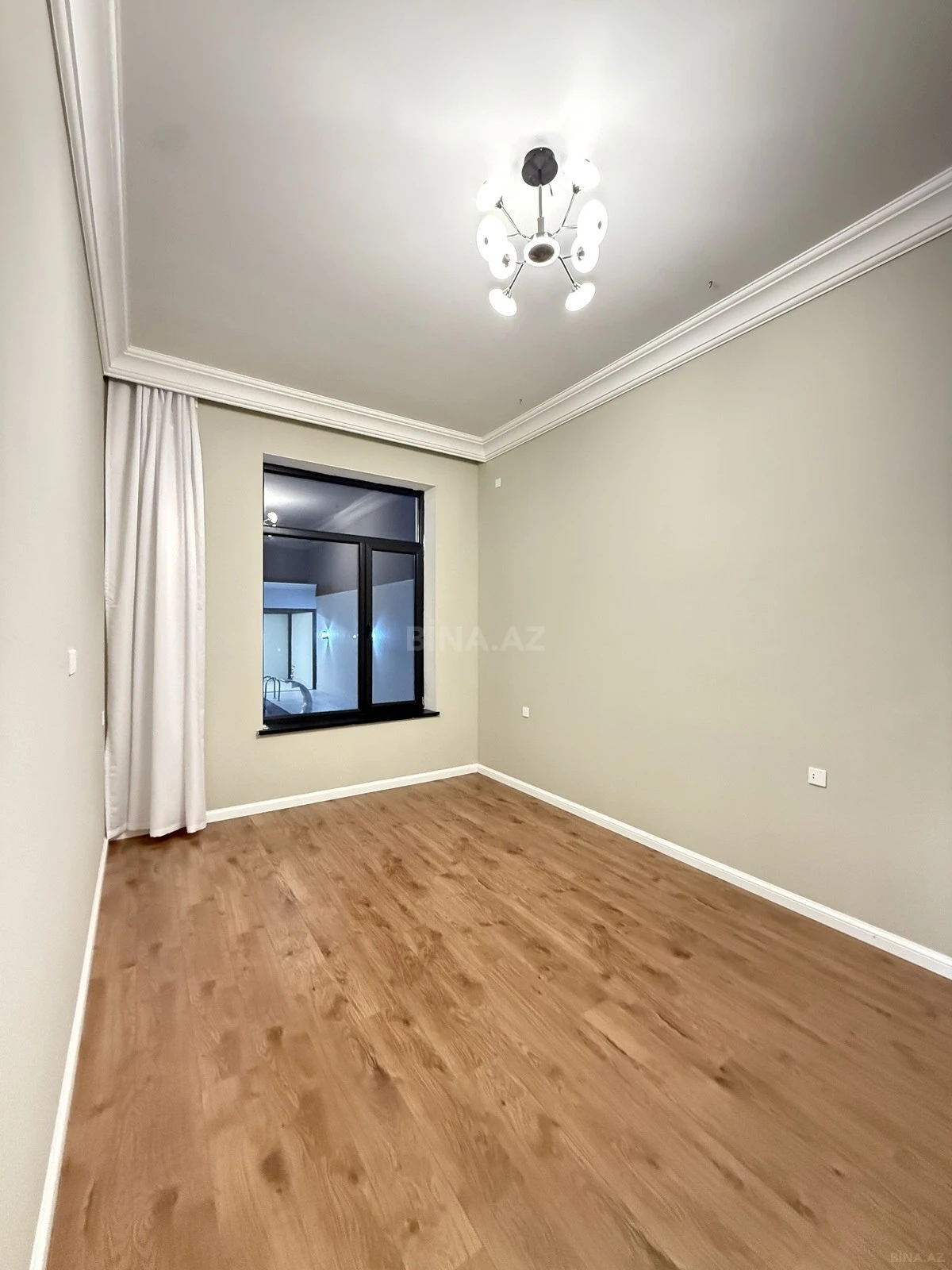 Satılır 5 otaqlı həyət evi 260 m²