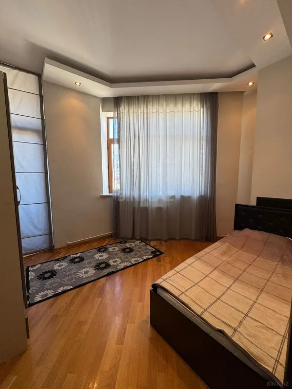 Satılır 3 otaqlı mənzil 117 m²