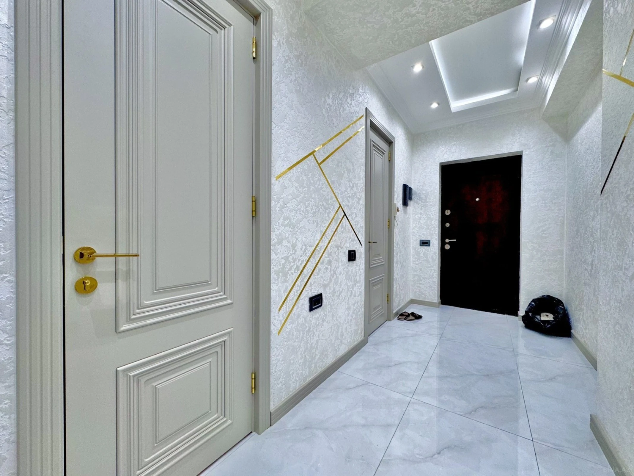 Satılır 3 otaqlı mənzil 110 m²