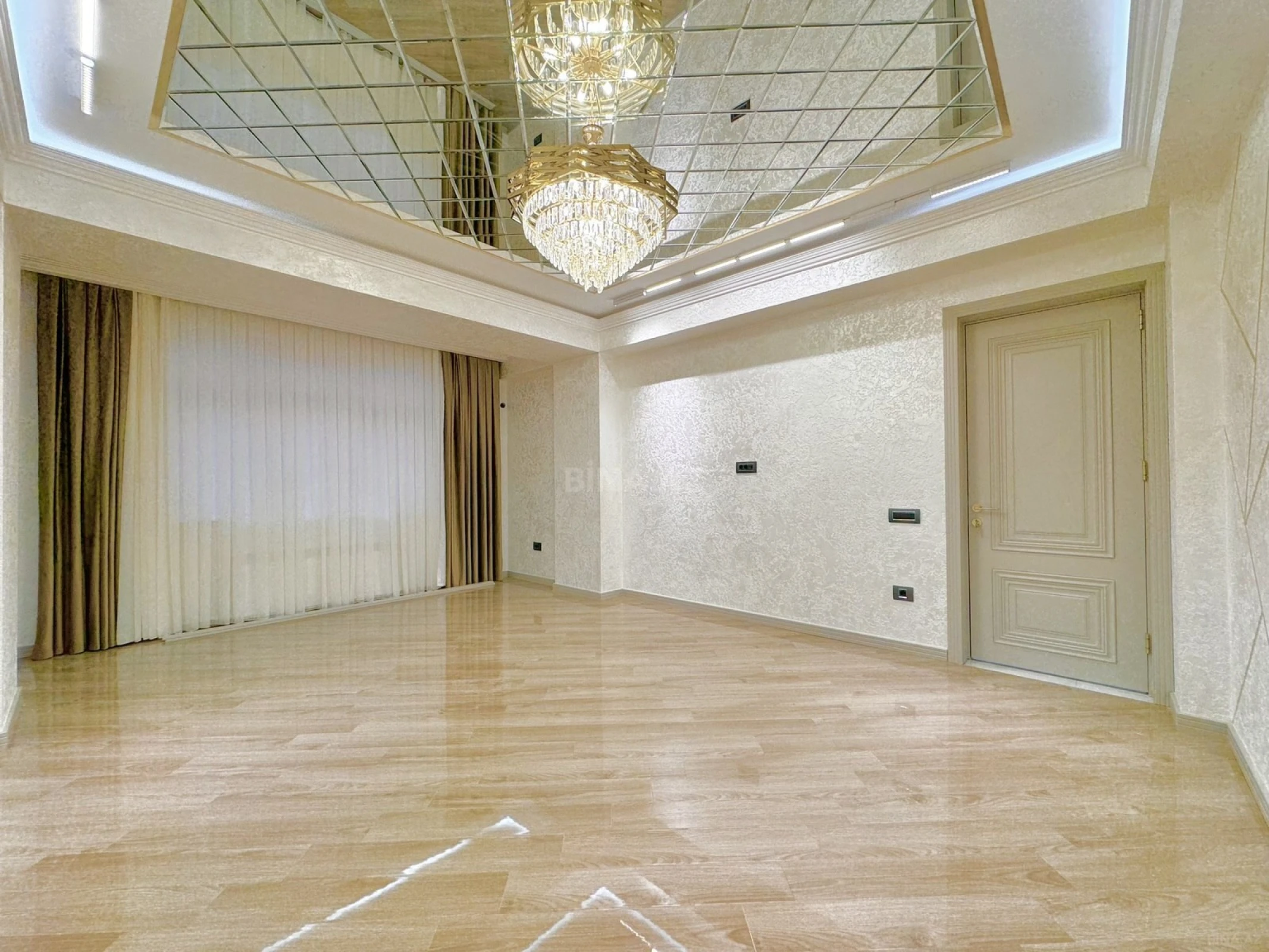 Satılır 3 otaqlı mənzil 110 m²