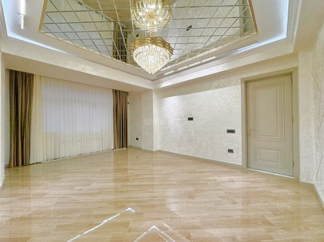 Satılır 3 otaqlı mənzil 110 m²