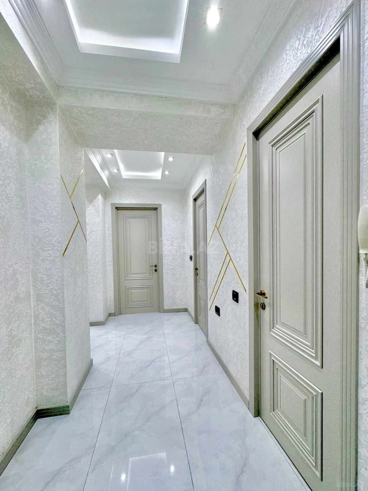 Satılır 3 otaqlı mənzil 110 m²