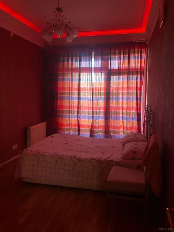 Kirayə verilir 2 otaqlı mənzil 90 m²