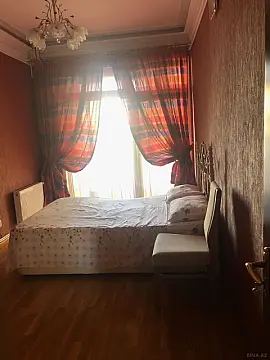 Kirayə verilir 2 otaqlı mənzil 90 m²