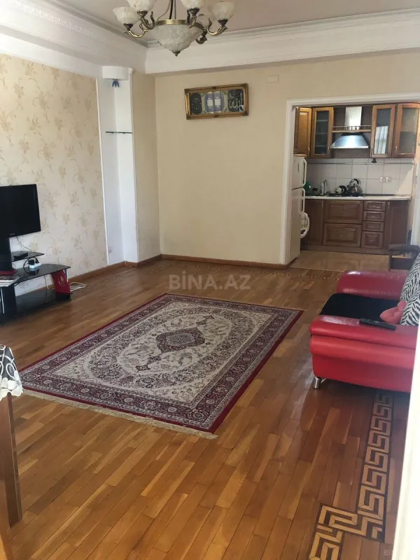 Kirayə verilir 2 otaqlı mənzil 90 m²