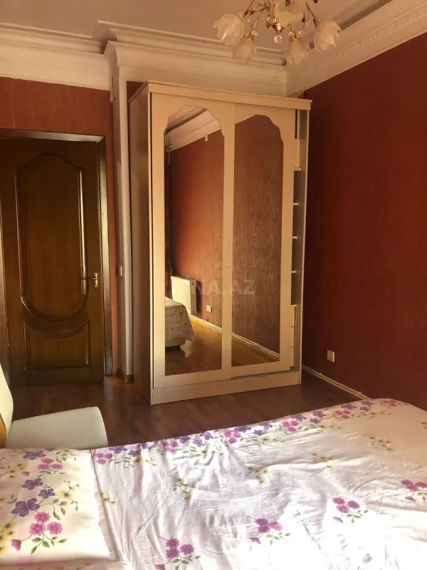 Kirayə verilir 2 otaqlı mənzil 90 m²
