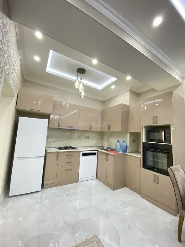 Kirayə verilir 4 otaqlı mənzil 140 m²
