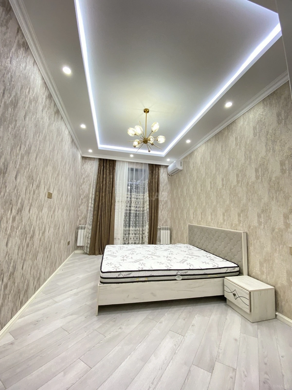 Kirayə verilir 4 otaqlı mənzil 140 m²