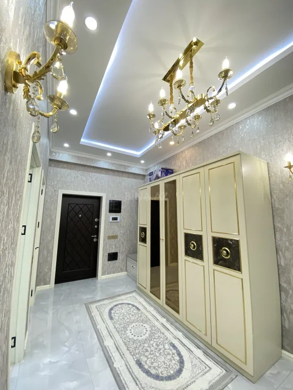 Kirayə verilir 4 otaqlı mənzil 140 m²