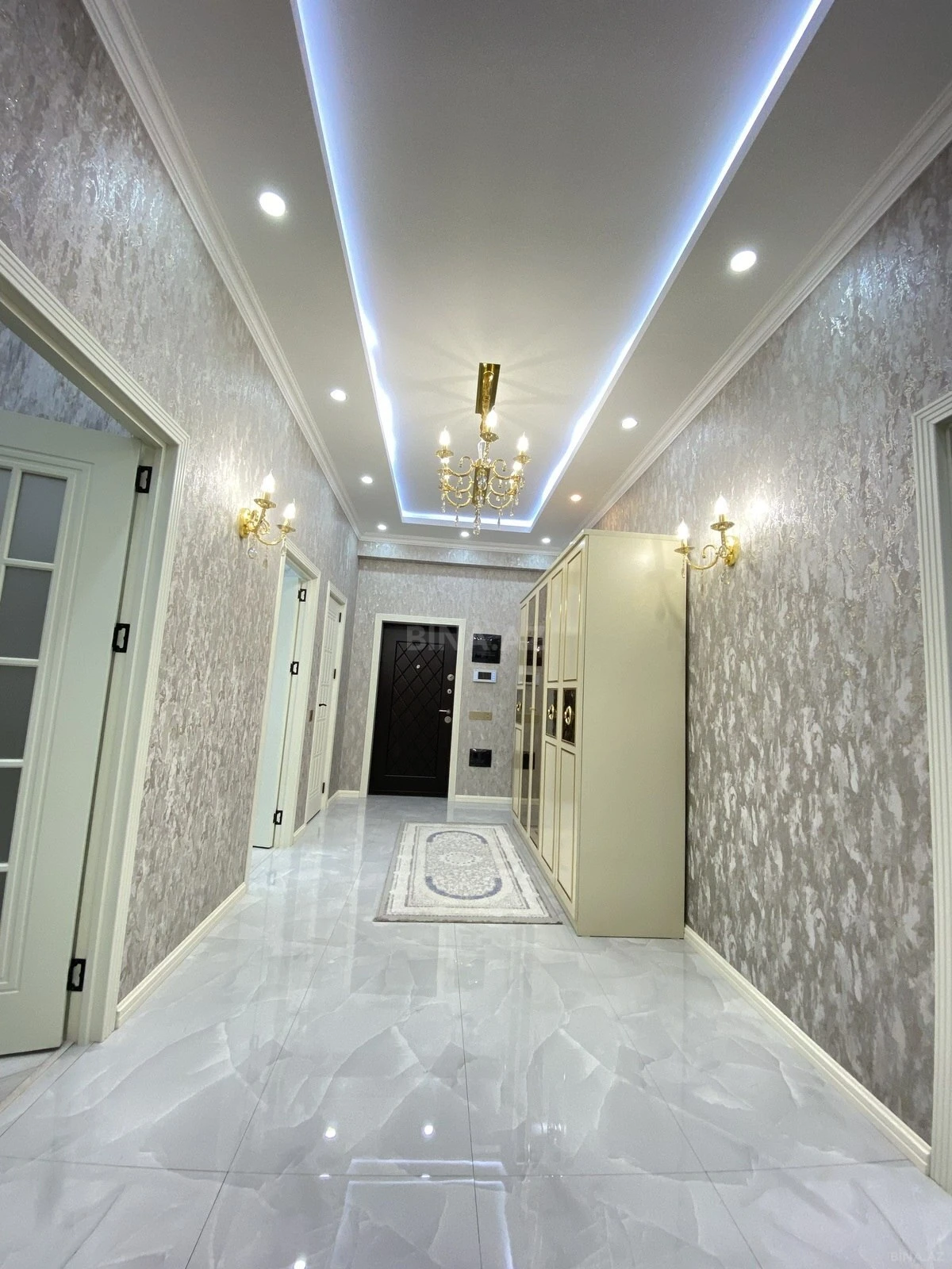 Kirayə verilir 4 otaqlı mənzil 140 m²