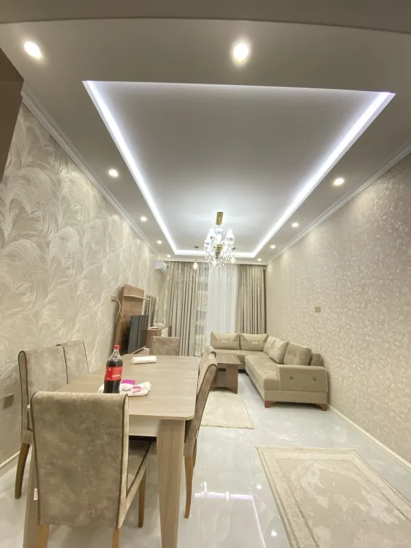 Kirayə verilir 4 otaqlı mənzil 140 m²