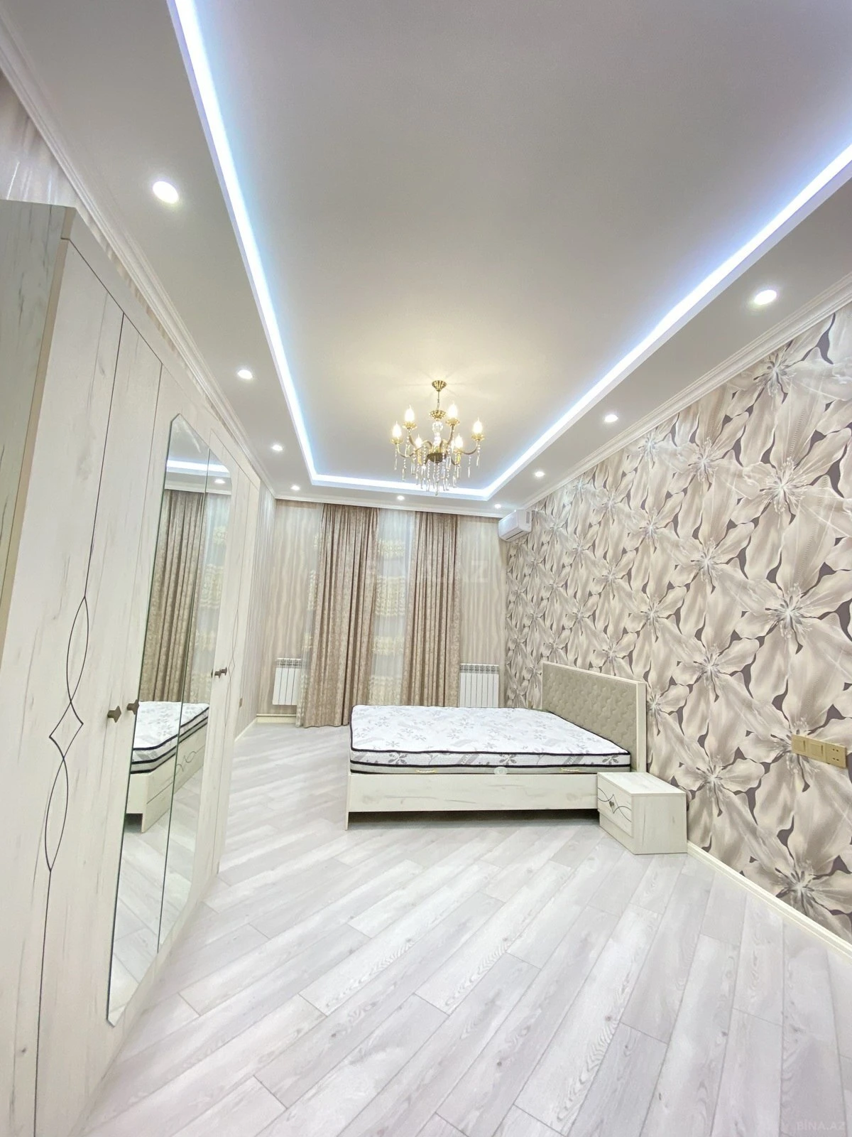 Kirayə verilir 4 otaqlı mənzil 140 m²