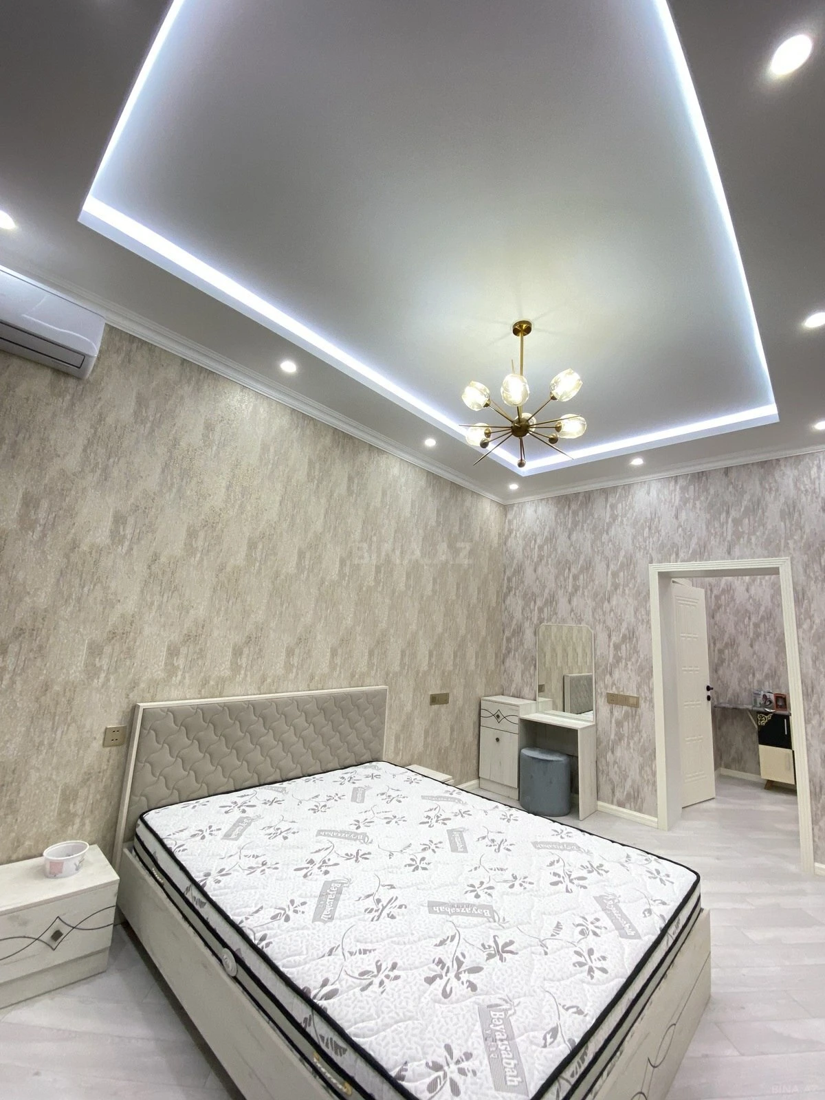 Kirayə verilir 4 otaqlı mənzil 140 m²