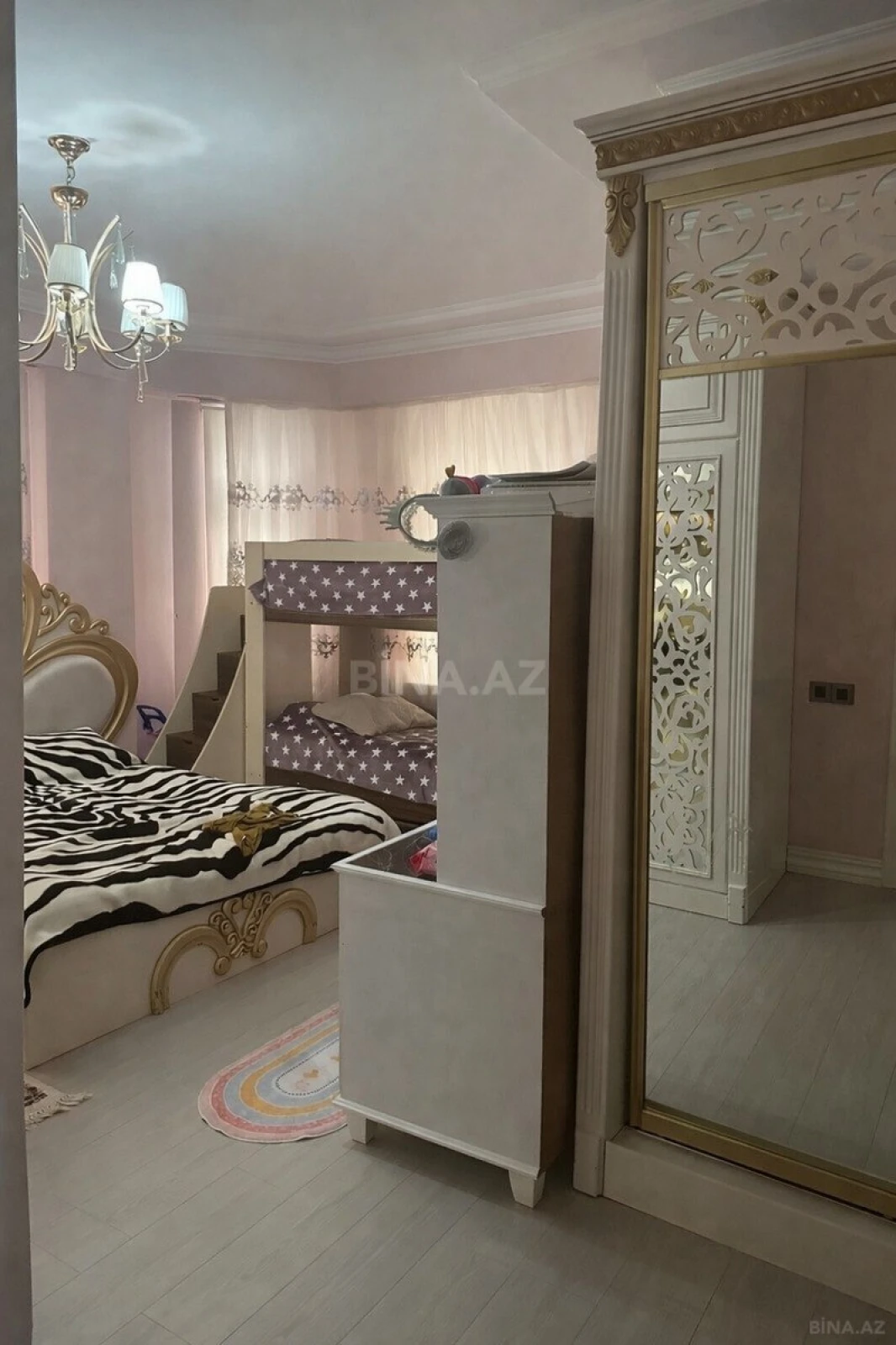 Satılır 2 otaqlı mənzil 100 m²