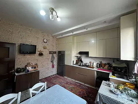 Satılır 4 otaqlı həyət evi 170 m²