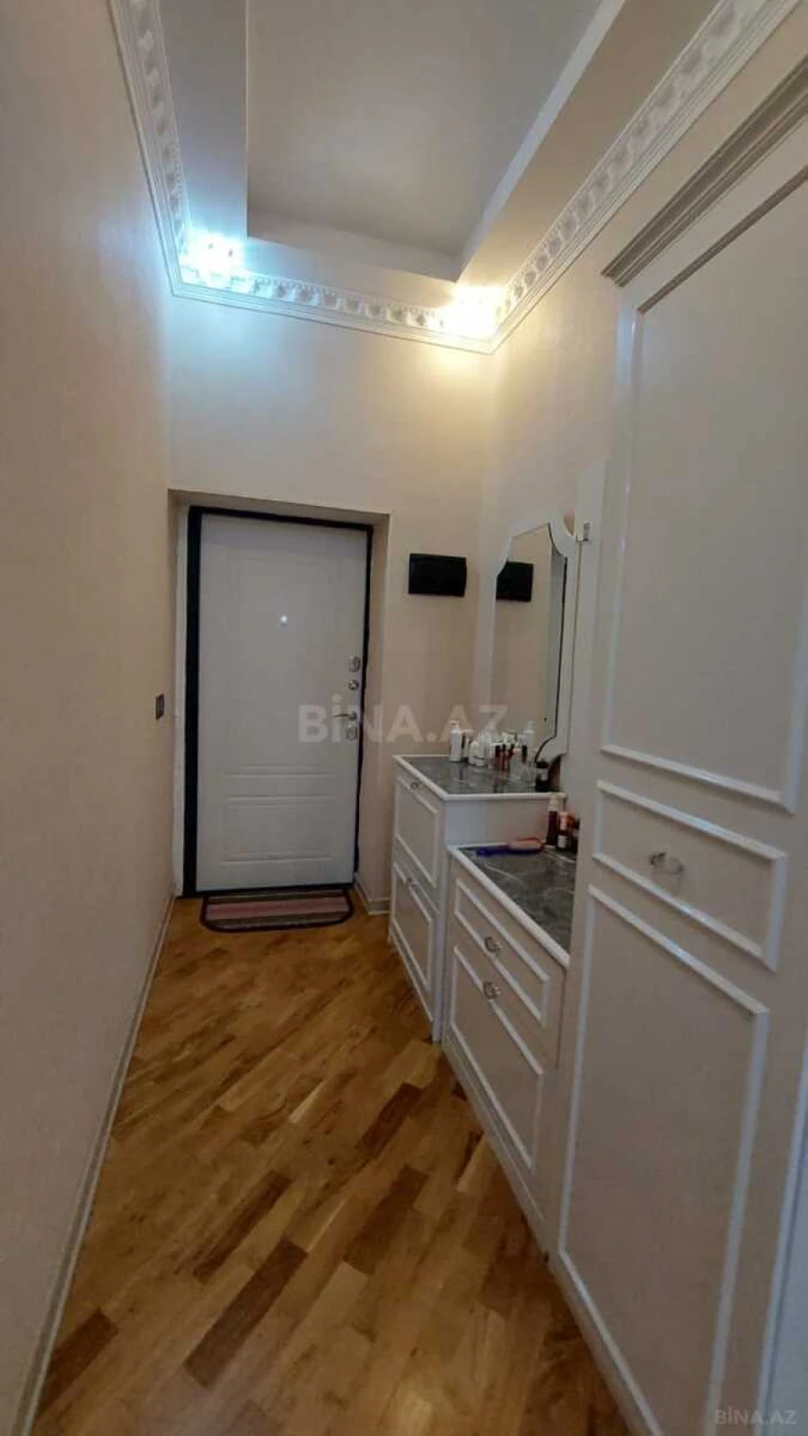 Satılır 8 otaqlı həyət evi 200 m²