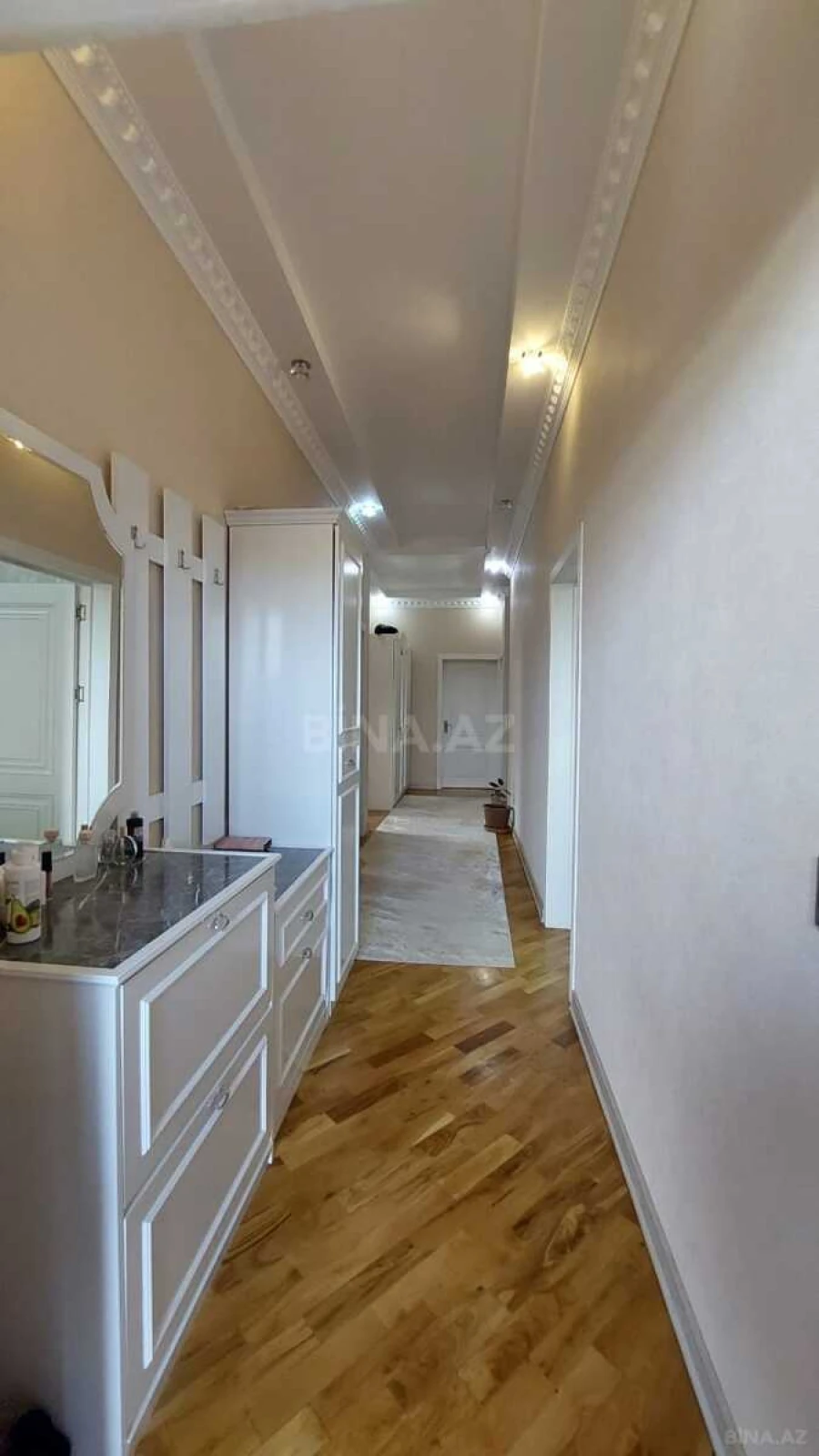 Satılır 8 otaqlı həyət evi 200 m²