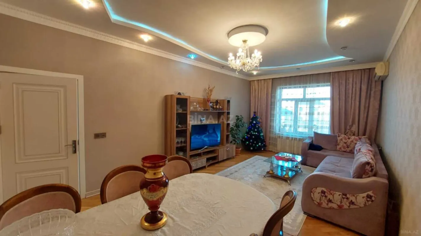 Satılır 8 otaqlı həyət evi 200 m²