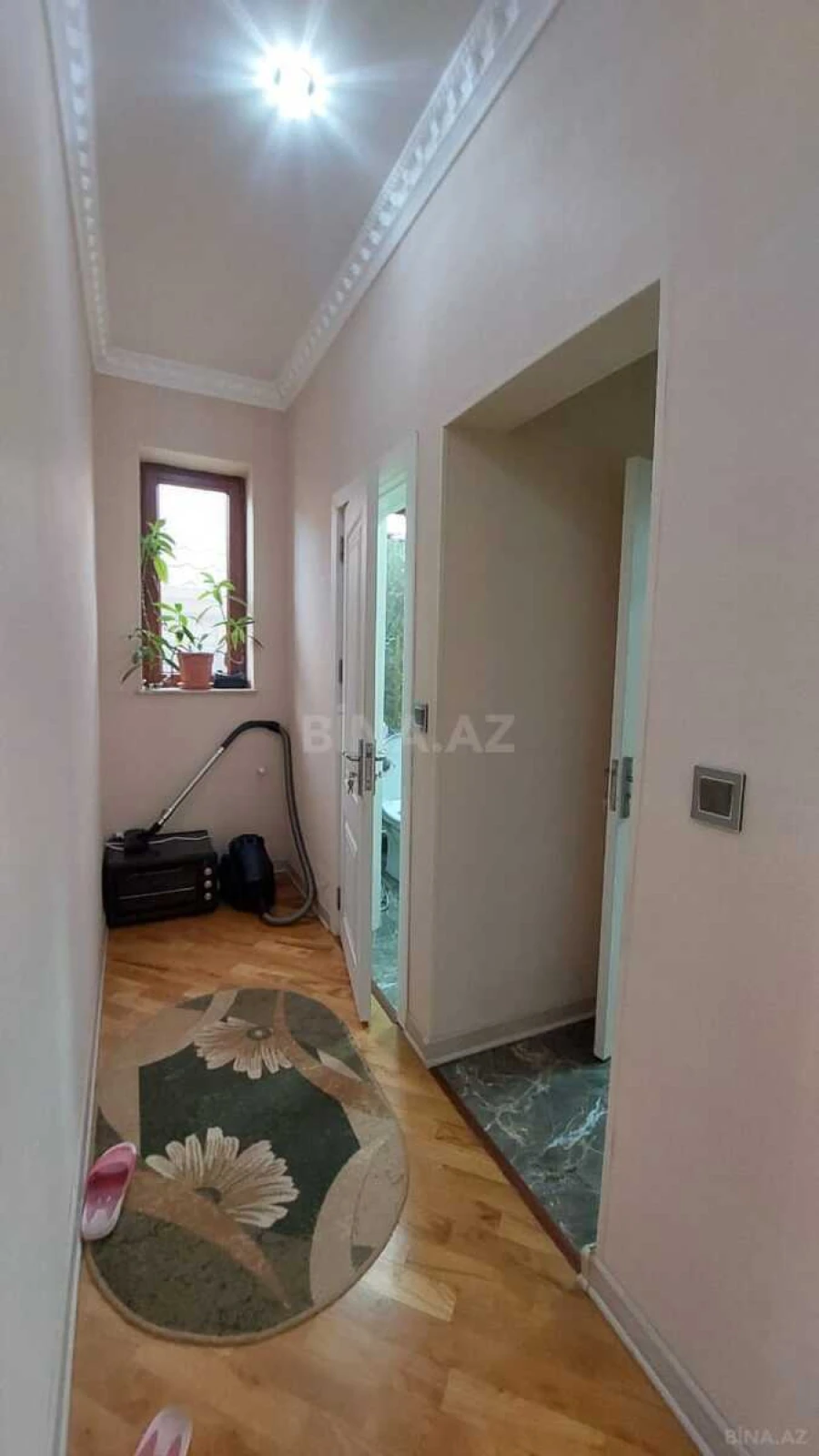 Satılır 8 otaqlı həyət evi 200 m²