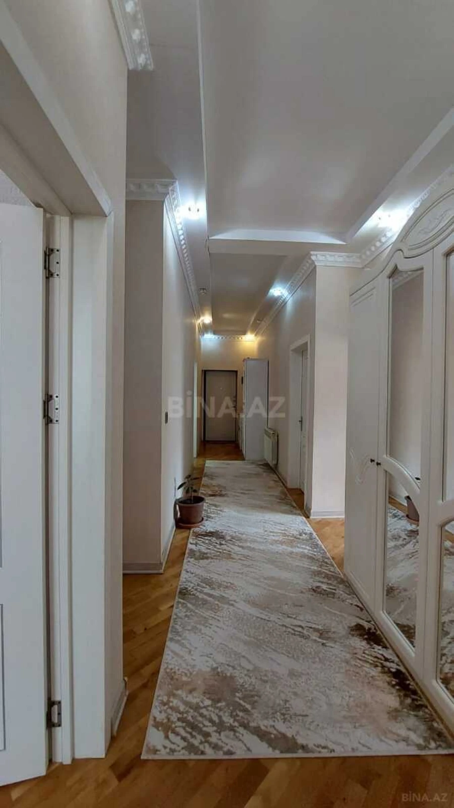 Satılır 8 otaqlı həyət evi 200 m²