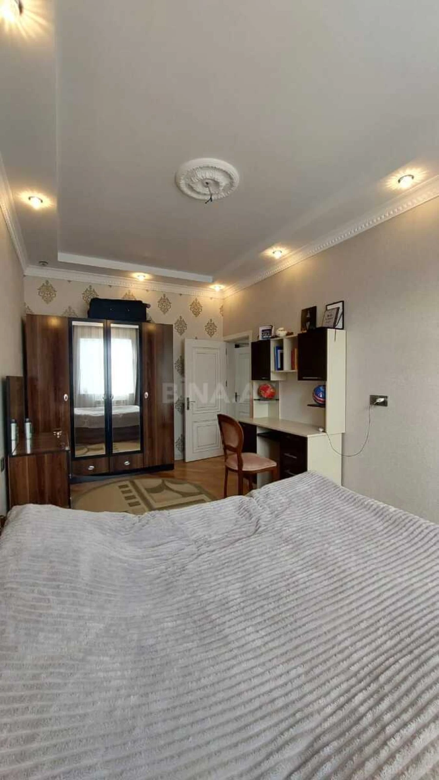 Satılır 8 otaqlı həyət evi 200 m²