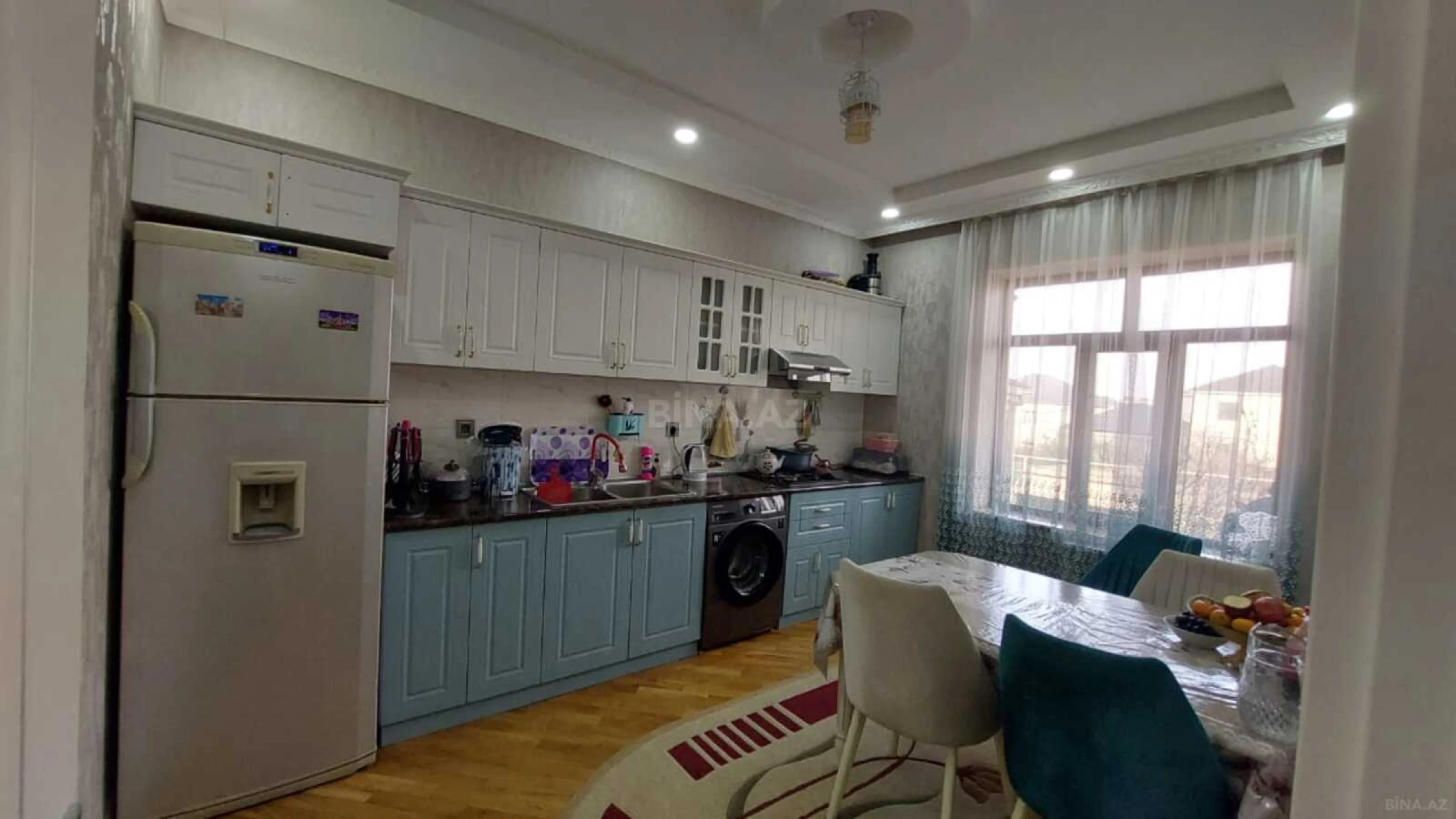 Satılır 8 otaqlı həyət evi 200 m²