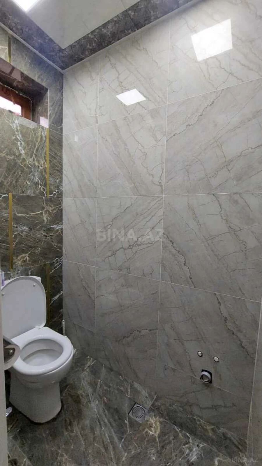 Satılır 8 otaqlı həyət evi 200 m²