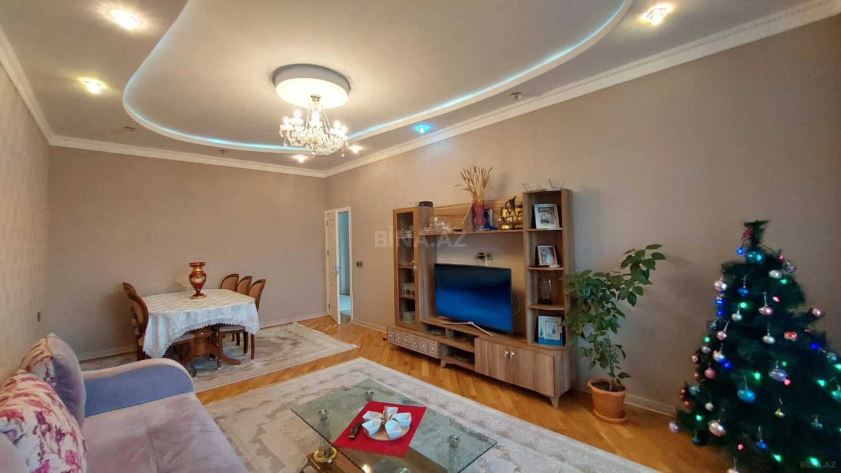 Satılır 8 otaqlı həyət evi 200 m²