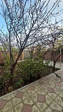 Satılır 8 otaqlı həyət evi 200 m²