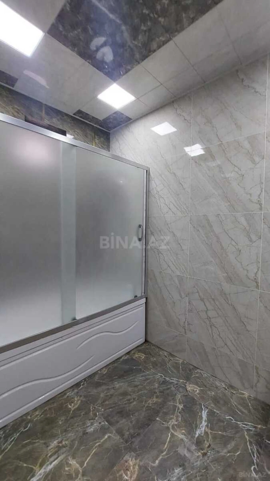 Satılır 8 otaqlı həyət evi 200 m²