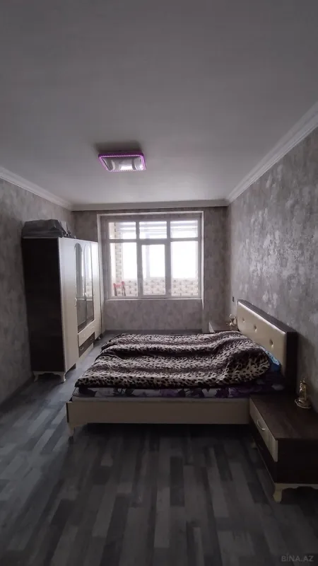 Satılır 5 otaqlı mənzil 130 m²