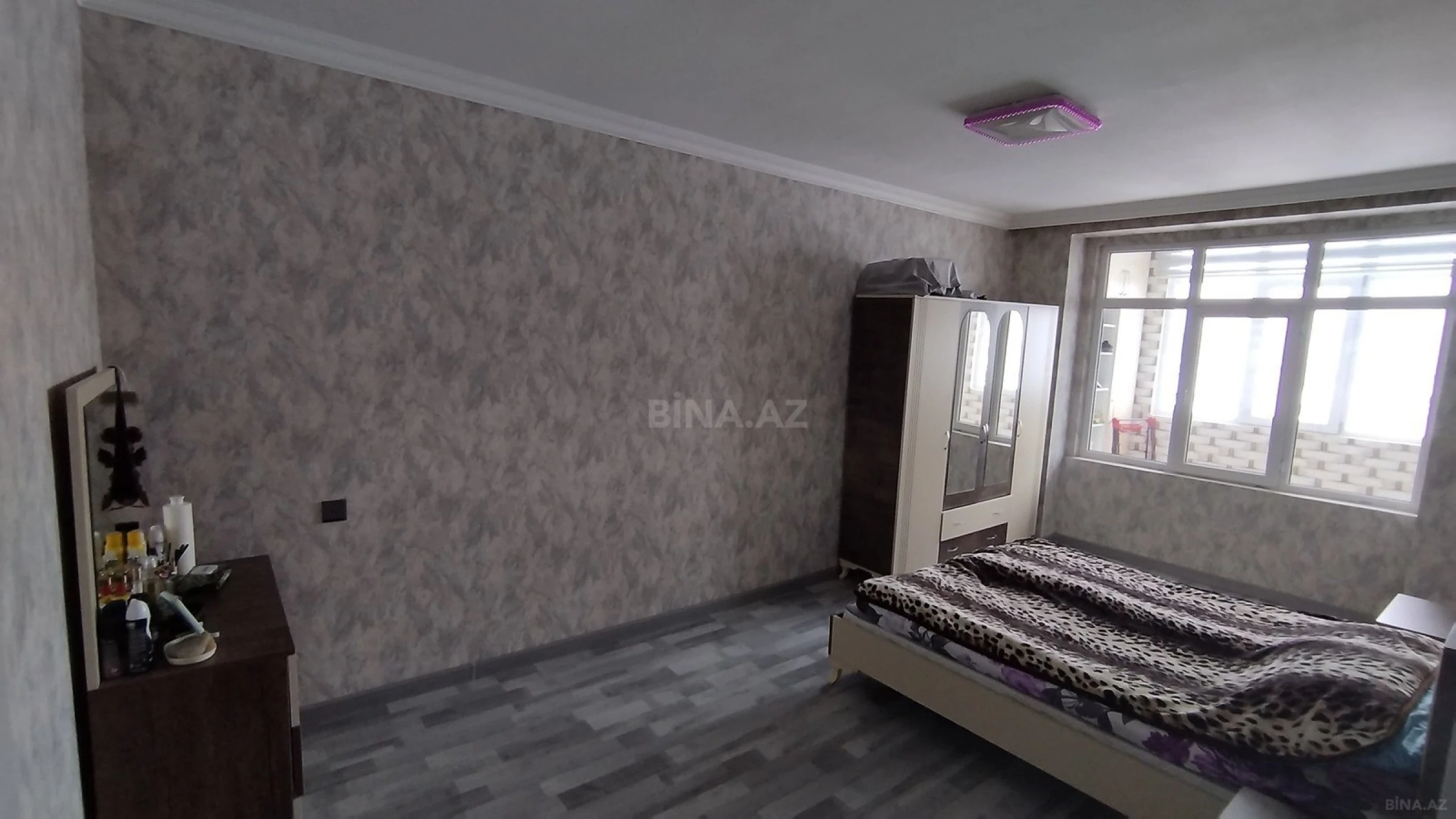 Satılır 5 otaqlı mənzil 130 m²