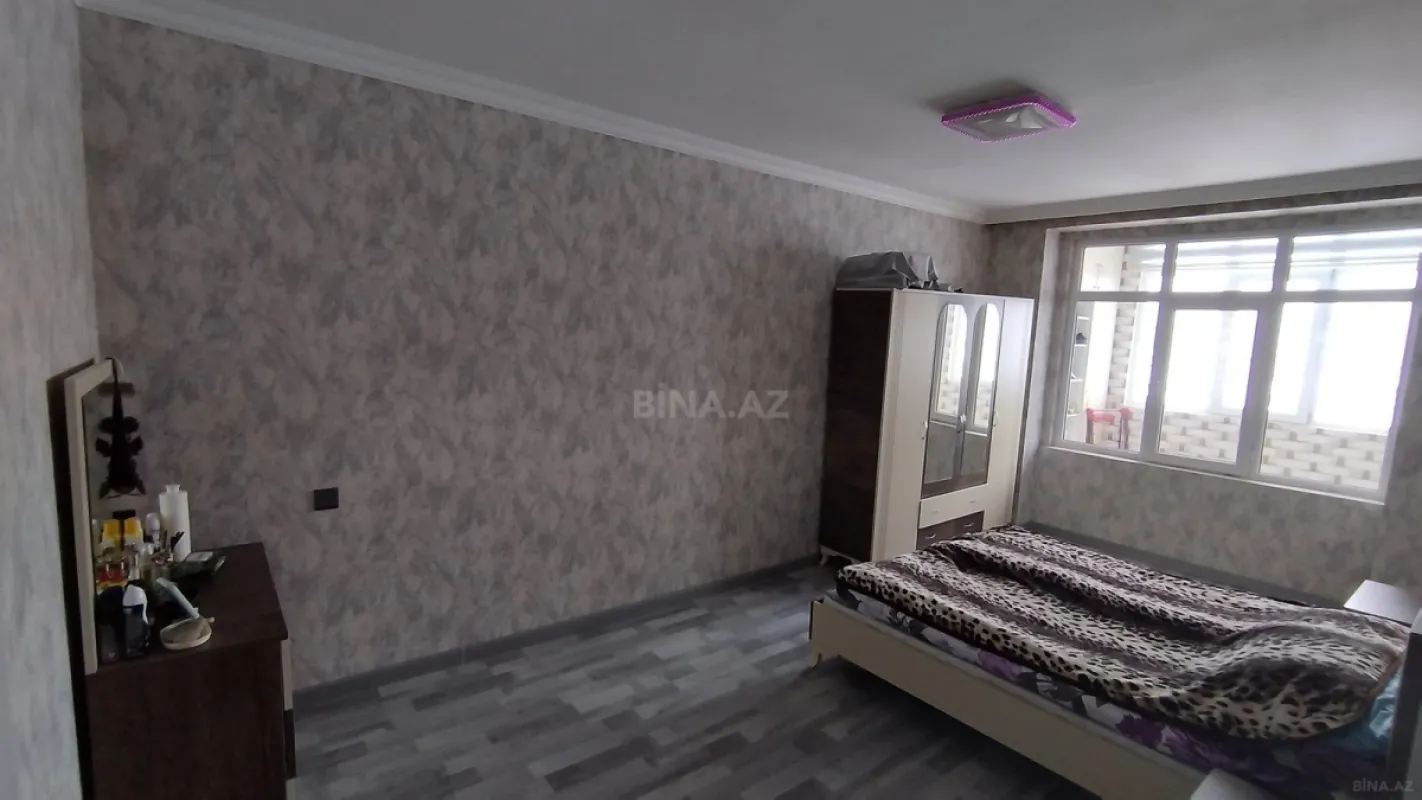 Satılır 5 otaqlı mənzil 130 m²