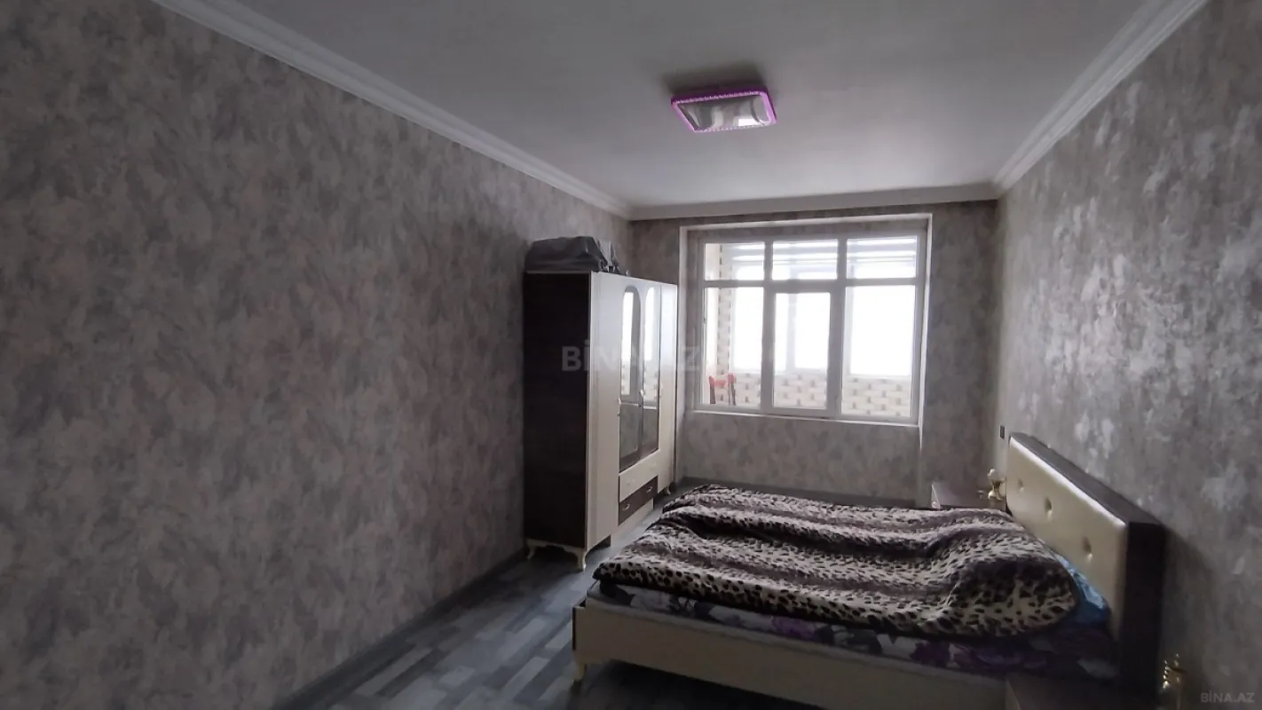 Satılır 5 otaqlı mənzil 130 m²