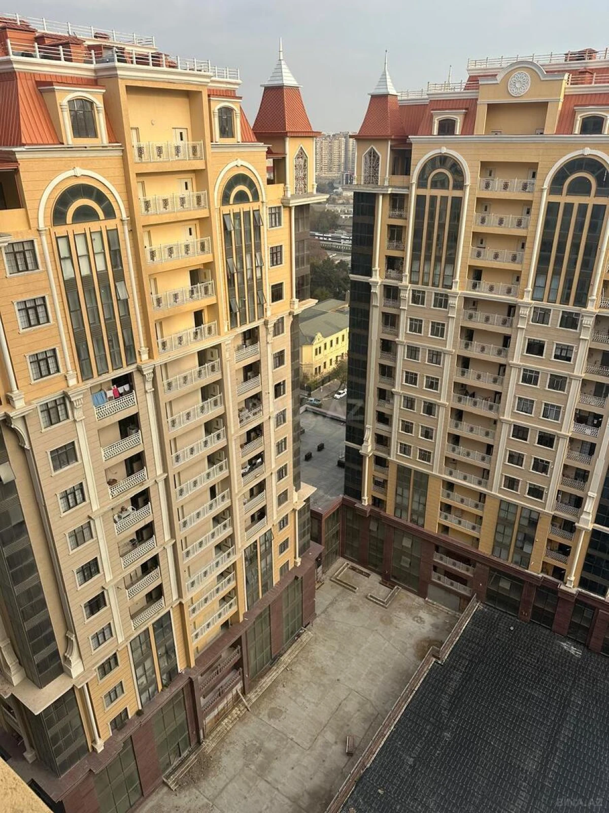 Satılır 3 otaqlı mənzil 113 m²