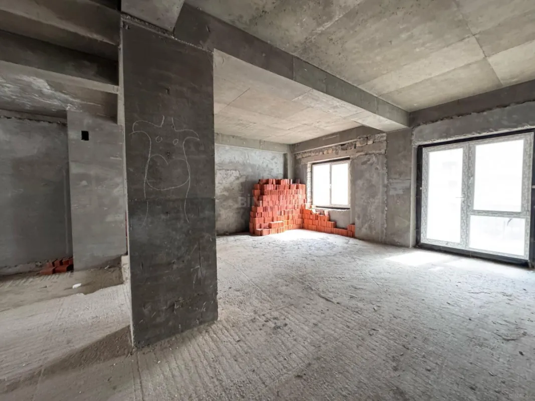 Satılır 4 otaqlı mənzil 190 m²