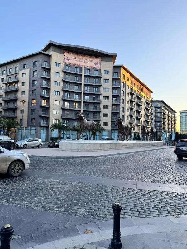 Satılır 4 otaqlı mənzil 190 m²