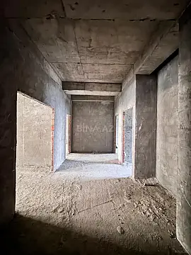 Satılır 4 otaqlı mənzil 190 m²