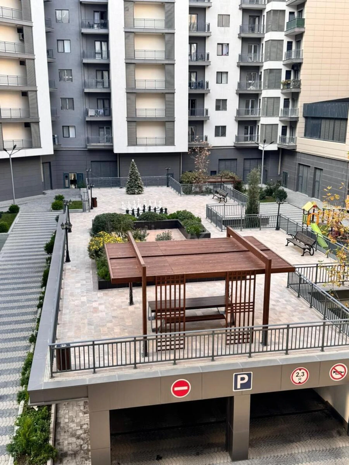 Satılır 4 otaqlı mənzil 190 m²